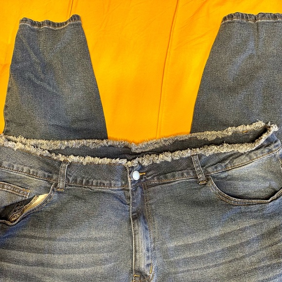 Frayed Waistband Jeans - Picture 4 of 4